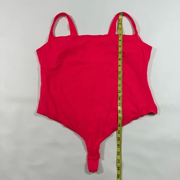 Skims Fits Everybody Squareneck Bodysuit Neon Pink - Picture 4 of 5
